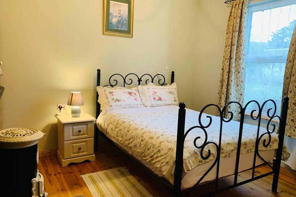 Glen Keen Farm Cottage Louisburgh Esterno foto
